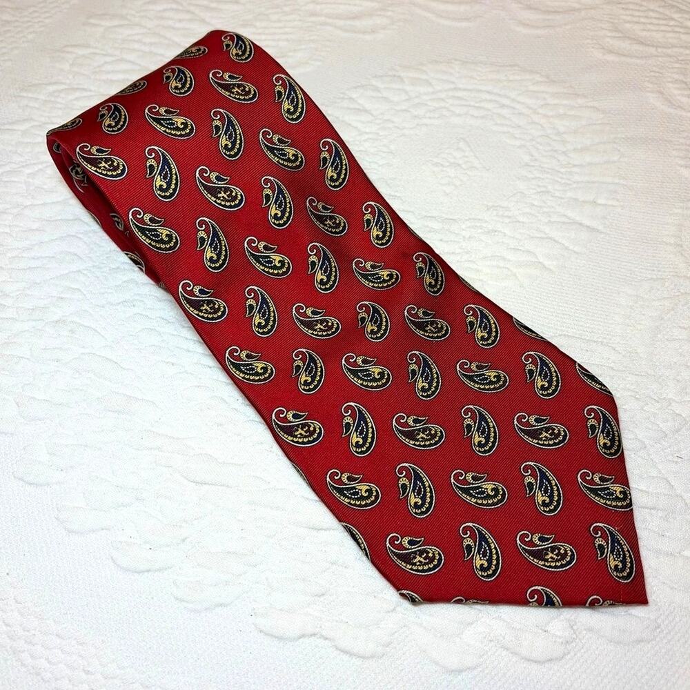 Tommy Hilfiger Mens Silk Necktie Red Paisley Classic Made USA Vintage Tie